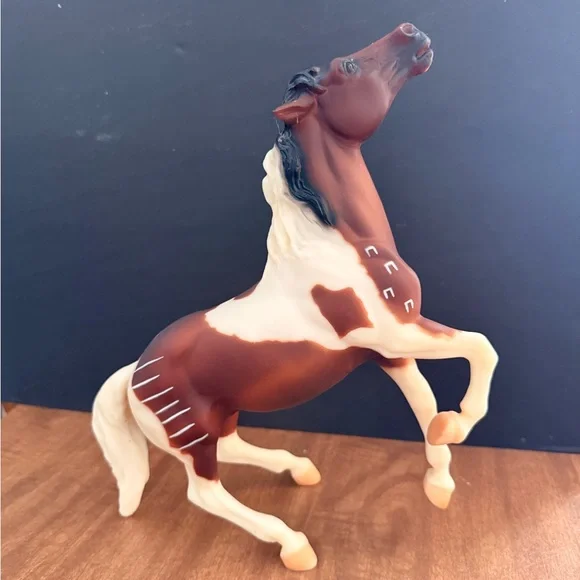 Retired Breyer Horse #756 Gawani Pony Boy’s Kola Bay Pinto Semi-Rearing Mustang - Picture 2 of 4